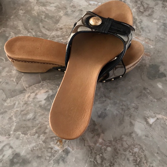 Sandal - Picture 1 of 3
